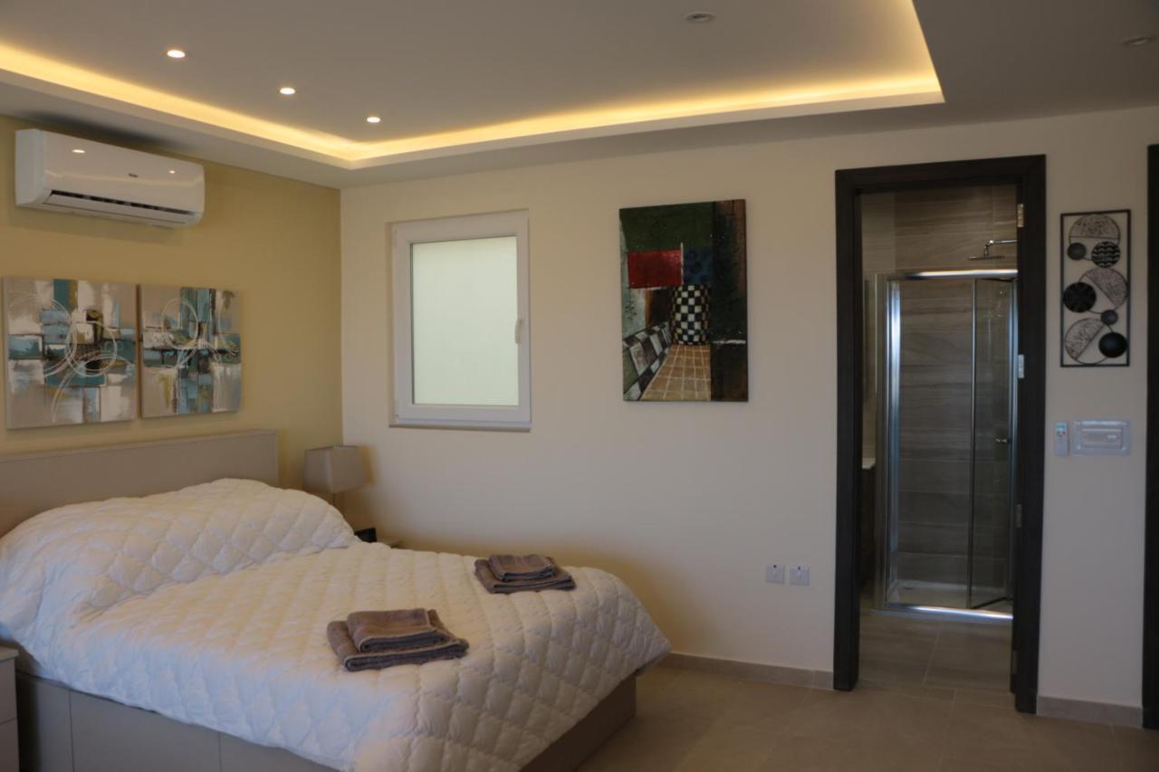 Wileg 4A Luxury Studio Apartment With Shared Swimming Pool. Qala Екстер'єр фото